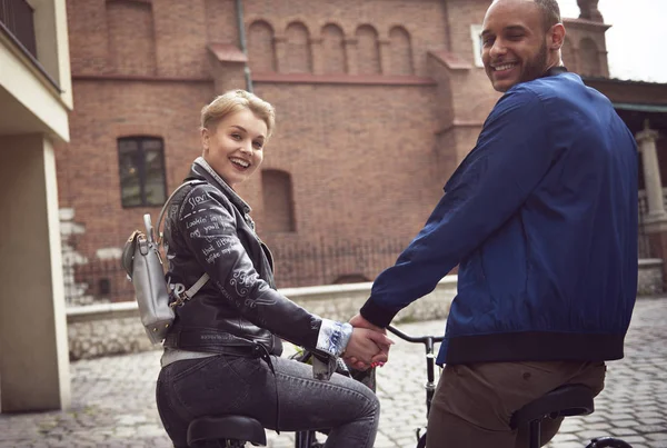 Achteraanzicht portret van paar over weekend activiteiten — Stockfoto