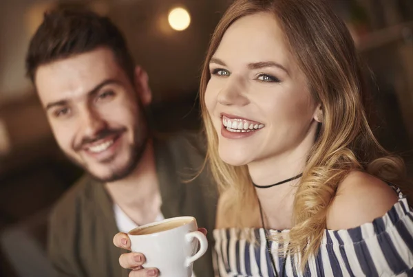 Headshot de couple souriant — Photo