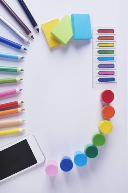  Beyaz renkli aksesuarlar 