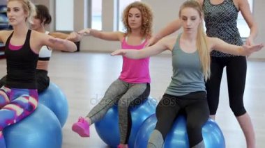 egzersiz topu ile eğitim kadınlar 