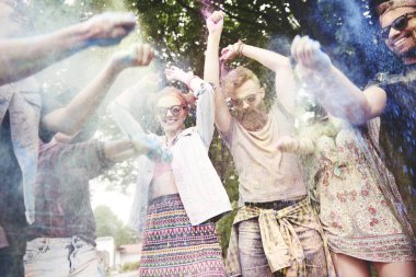 Holi renkleri festivalde atma insanlar 