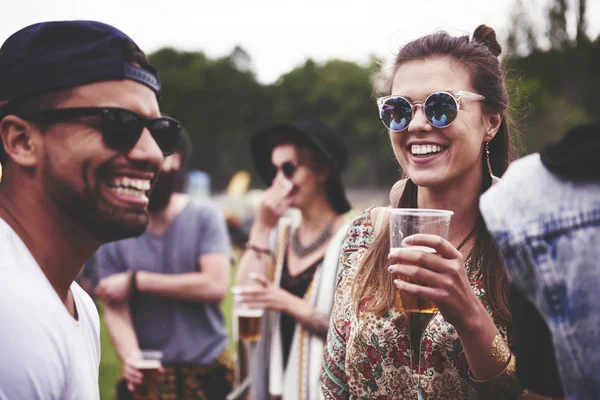 Tiempo de fiesta con mejores amigos — Foto de Stock