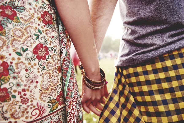 Holding hands at festival — Stock Photo, Image