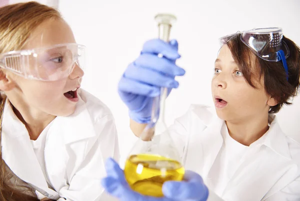 Two little scientists — Stock Photo, Image