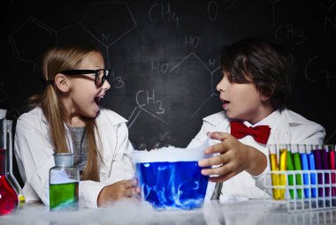 Mutlu küçük bilim adamları 