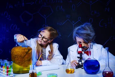 iki küçük bilim adamları