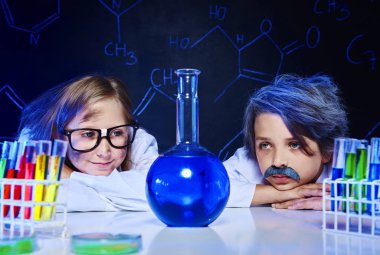 iki küçük bilim adamları