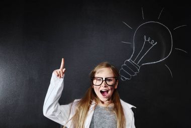 Küçük bilim adamı parlak fikri vardır