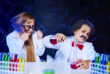 Onları etkisi için bekleyen çocuklar deneme