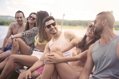 onların yaz tatillerini üzerinde arkadaşlar 