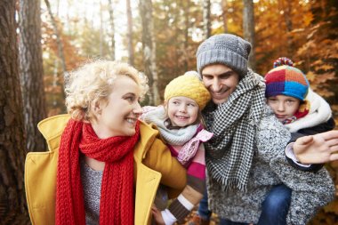 Baba ve anne nasıl seni güldürmek için biliyorum