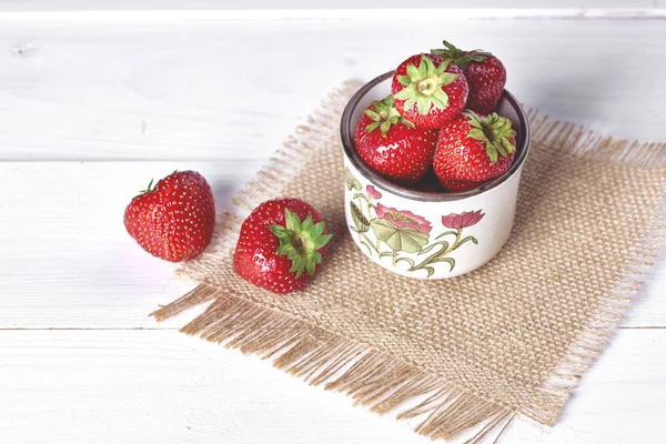 Fresh ripe strawberries — Stock Photo, Image