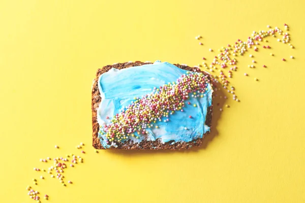 Ljusa blå smörgås — Stockfoto