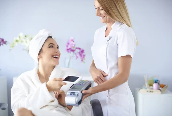 Customer paying for Spa treatments — Stock Photo, Image