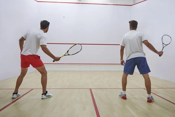 Due uomini che giocano a squash — Foto Stock