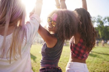 mutlu genç arkadaşlar