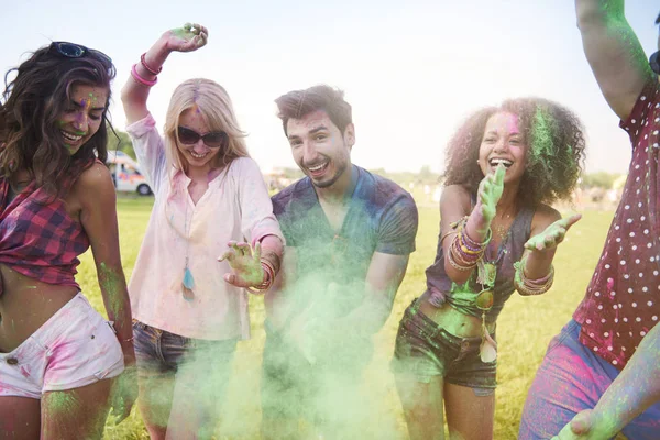 Amigos en el festival holi — Foto de Stock