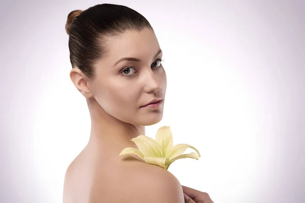 Woman holding lily flower — Stock Photo, Image