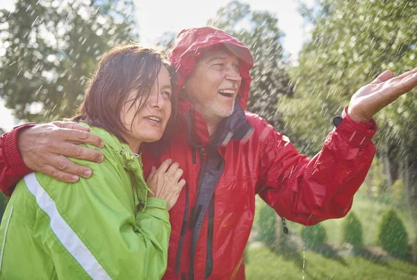 Alegre pareja adulta —  Fotos de Stock