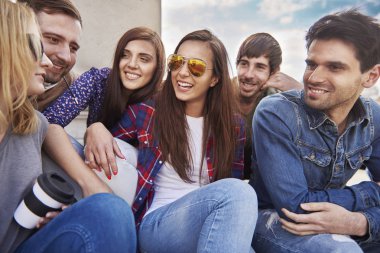 neşeli arkadaş grubu