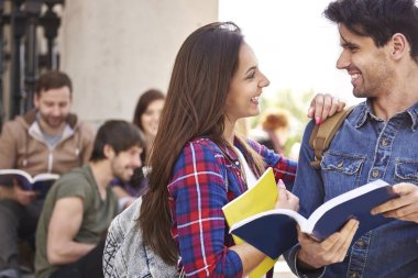 birlikte okuyan arkadaşlar