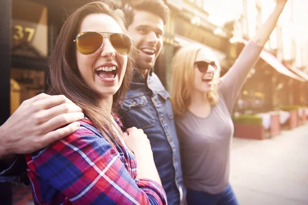 Happy vrienden tijd samen doorbrengen — Stockfoto