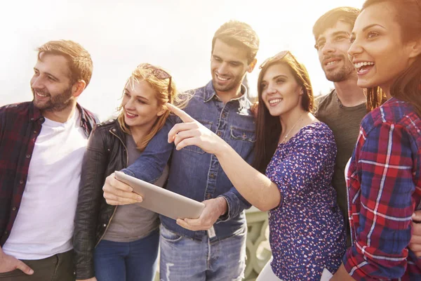 neşeli arkadaş grubu