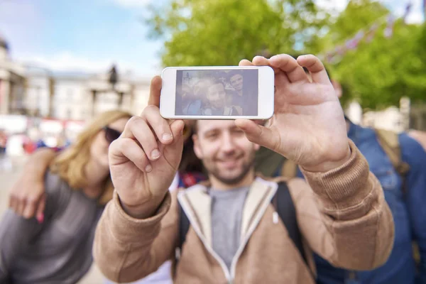 Vänner med foto — Stockfoto