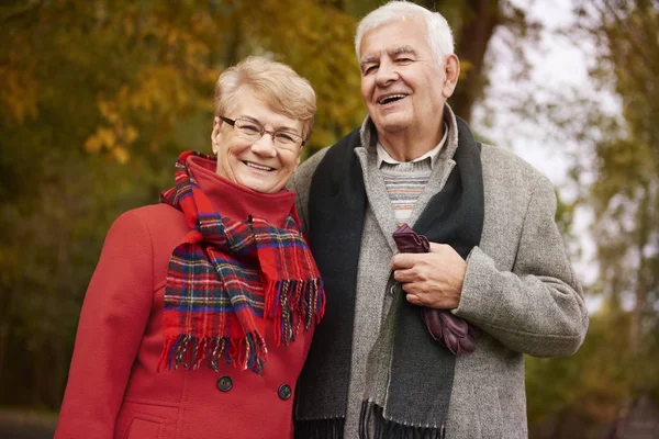 Feliz pareja de ancianos —  Fotos de Stock