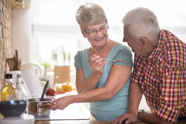 Üst düzey çift yemek  