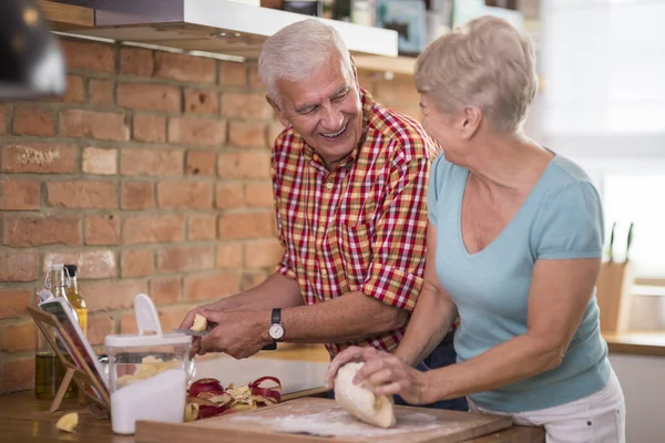 Üst düzey çift yemek  