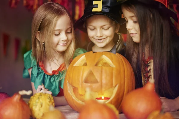 Kids  getting ready for halloween — Stock Photo, Image