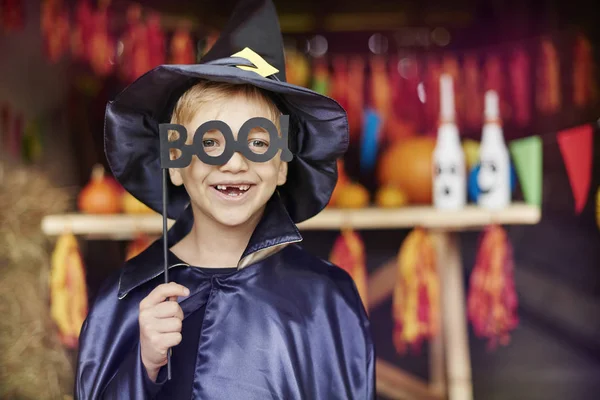 Küçük çocuk içinde halloween kılık