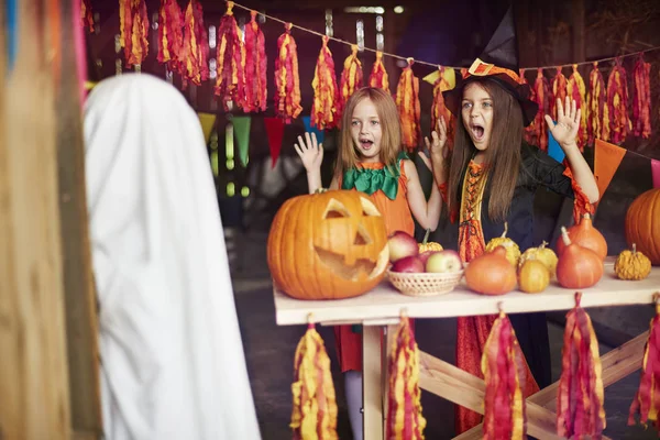 Dziewczyny w kostiumach na Halloween — Zdjęcie stockowe