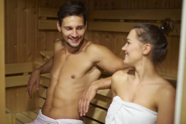 Man and woman relaxing in sauna — Stock Photo, Image