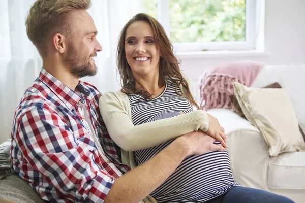 İki bebek için bekliyor