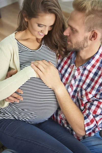 Coppia in attesa di bambino — Foto Stock