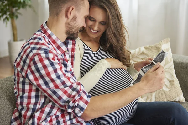 Couple waiting for baby — Stock Photo, Image