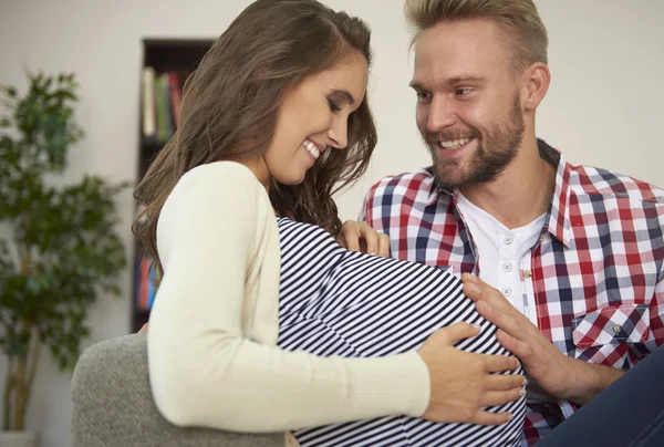 İki bebek için bekliyor