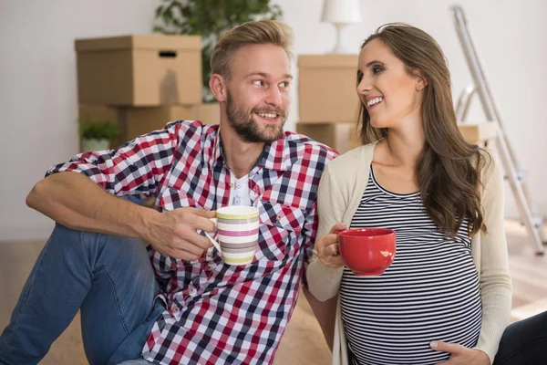 Coppia bere il tè — Foto Stock