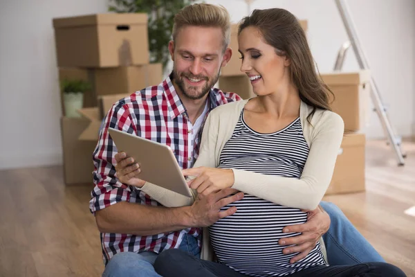 Pareja esperando al bebé — Foto de Stock