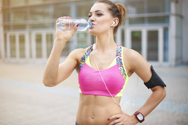 sportive  woman drinking water