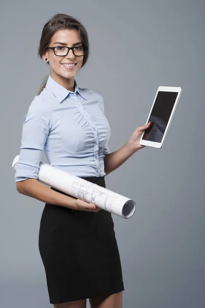 Joven atractiva mujer de negocios — Foto de Stock