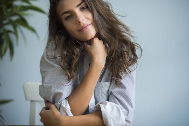 Genç güzel kadın.