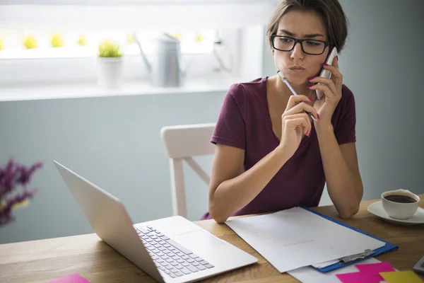 Woman working at home — Stock Photo, Image