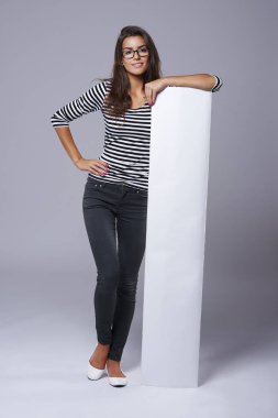  boş kartı olan kadın