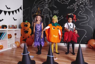 Şirin kızlar birbirleriyle rekabet