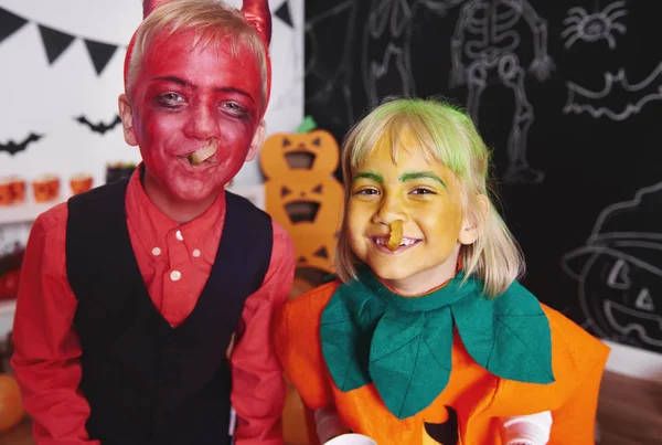 Sakızlı solucanlar yeme kardeşler  