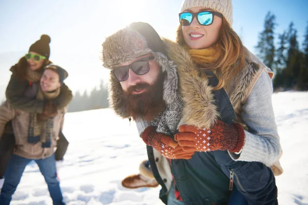 They do not care that is is freezing cold — Stock Photo, Image