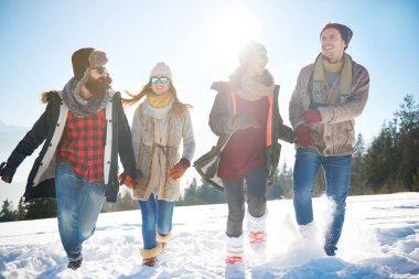 Üstünde belgili tanımlık tepe çalıştırmak winer sahip arkadaşları en iyi